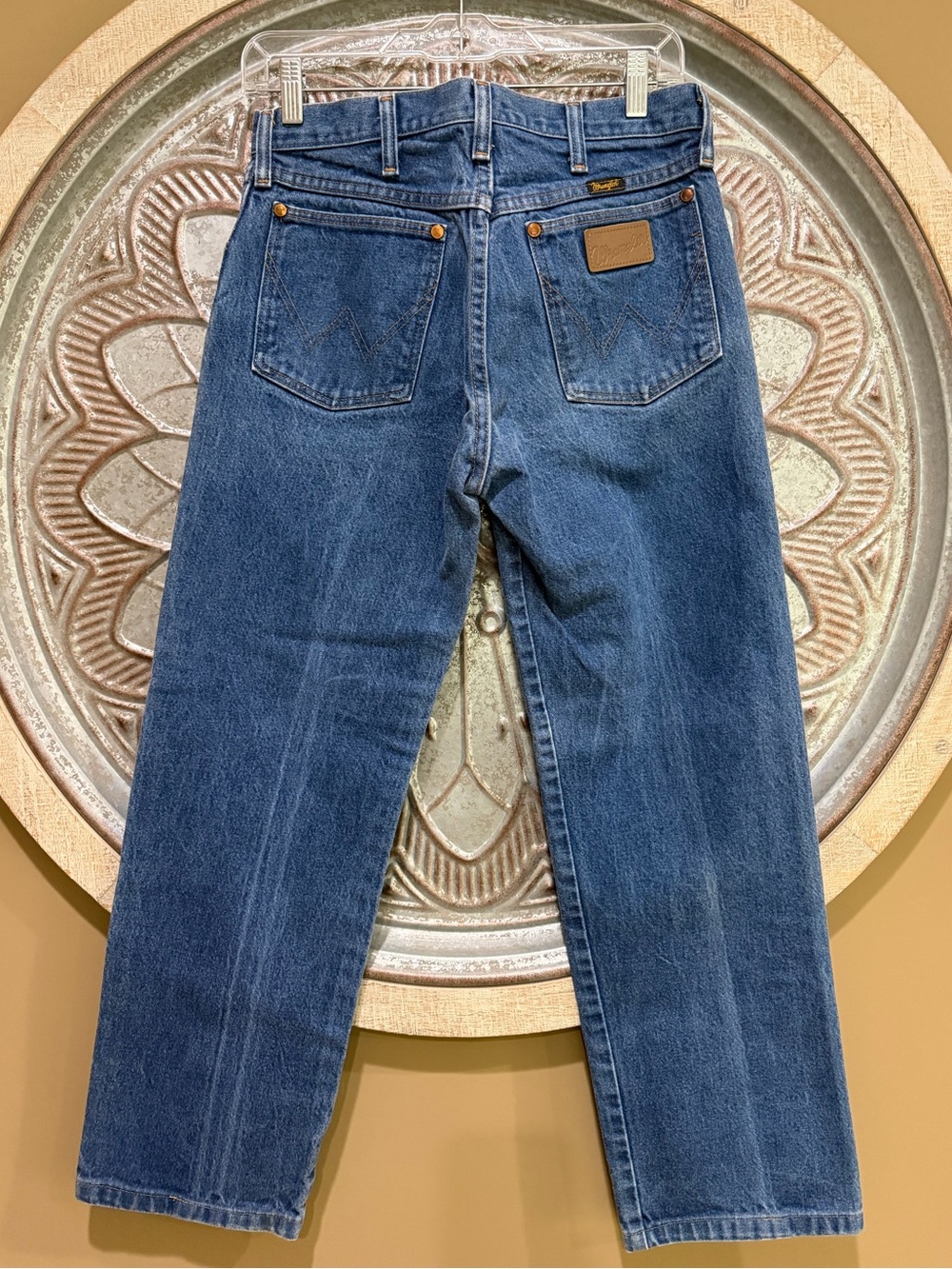 Vintage Wrangler Women's High-Rise Straight-leg Jeans in Medium Blue Like New - Picture 5 of 7